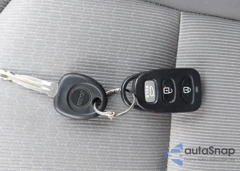 2017 Hyundai Elantra Se z USA, uszkodzony, nr VIN KMHD84LFXHU174630